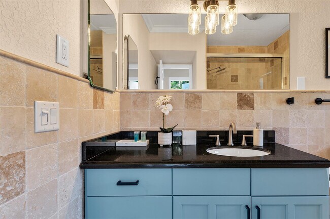 Building Photo - 3221 Seaward Dr