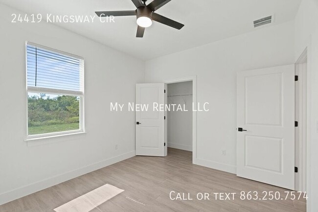 Building Photo - 24419 SW Kingsway Cir