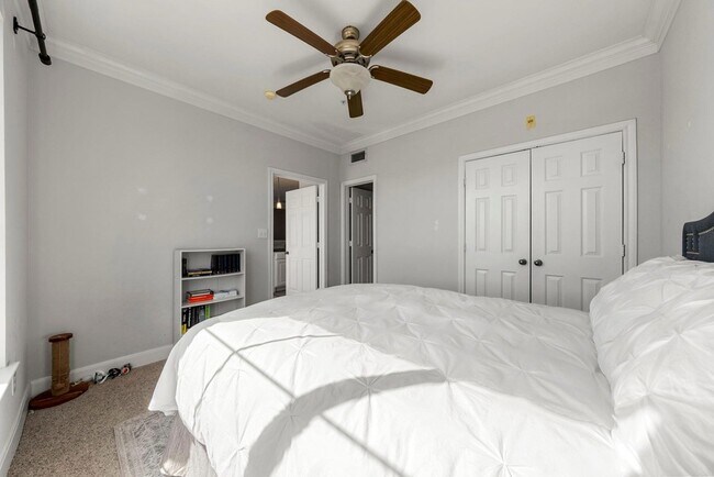 Building Photo - 7701 Rialto Blvd