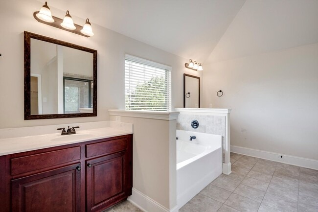 Building Photo - 542 Oconee Cir