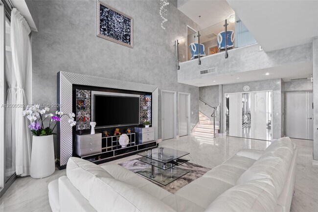 Building Photo - 17121 Collins Ave