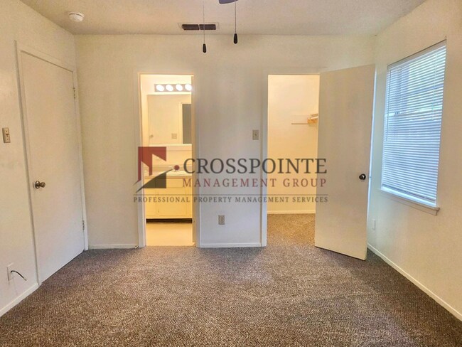 Building Photo - Tour Today! Cozy 3 Bedroom Unit!