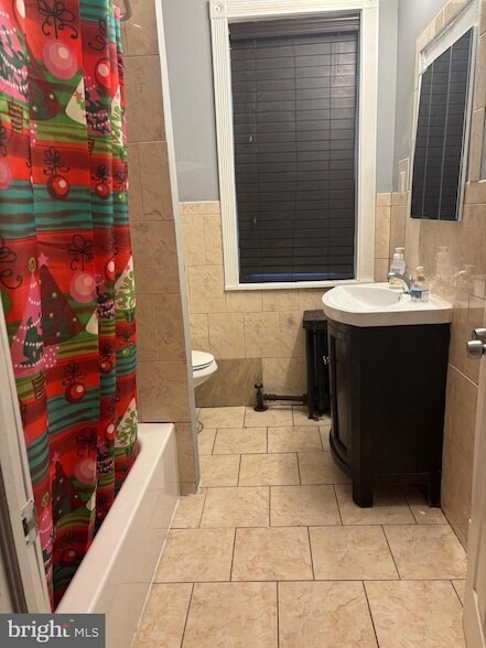 Building Photo - 649 W State St