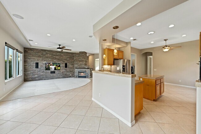 Building Photo - 79862 Amora Dr