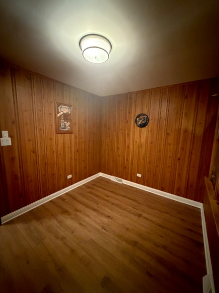 Building Photo - 2940 N Natoma Ave