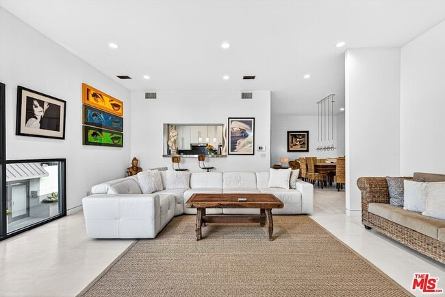 Building Photo - 11 Voyage St