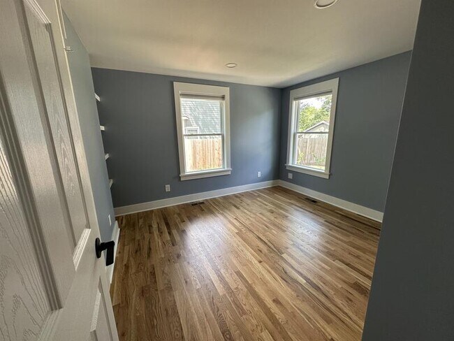 Building Photo - 1306 New Hampshire St