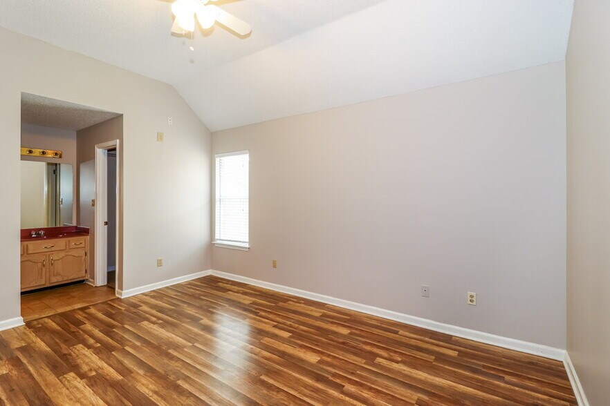 Building Photo - 9587 Daly Dr