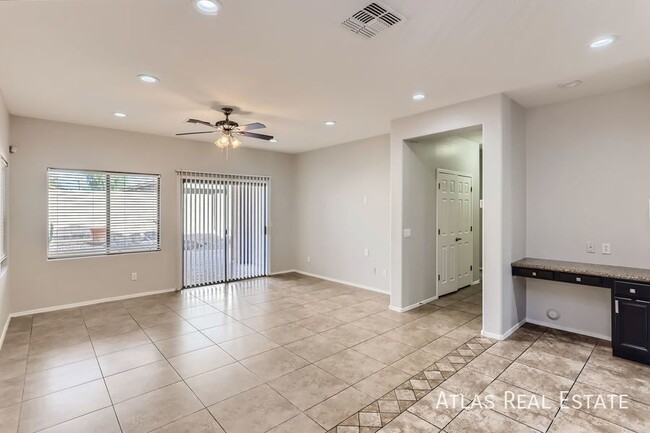 Building Photo - Spacious 4-Bedroom Home in Surprise, AZ! C...