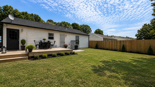 Building Photo - 5569 Pine Gate Dr