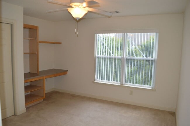 Building Photo - Cute Spacious Condo in Harts Cove!