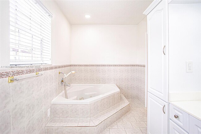 Building Photo - 9371 SW 62nd St