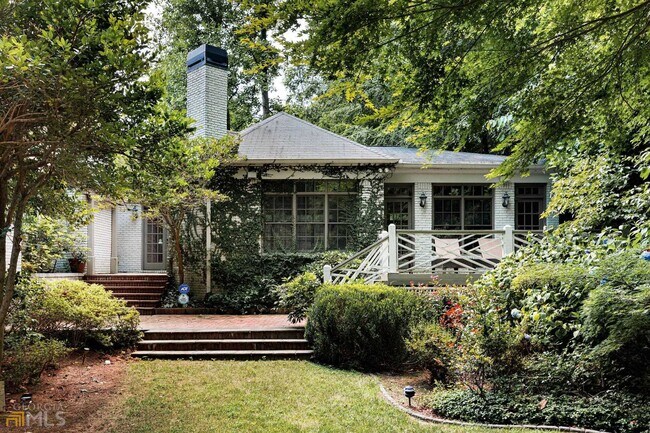 Building Photo - 521 Hollydale Ct NW