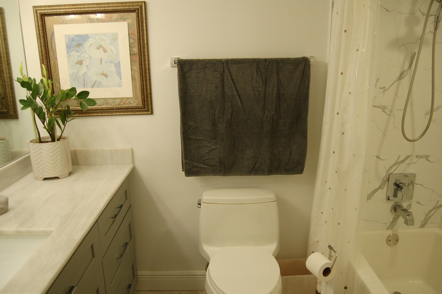 Building Photo - 575 Oaks Ln