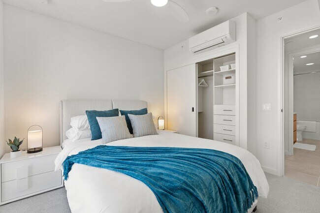 Building Photo - Fully furnished 1-bed, 1-bath, 1-parking a...