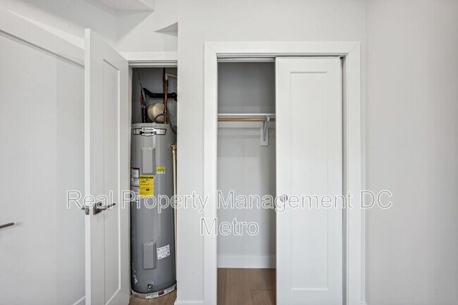 Building Photo - 1112 6th St NW