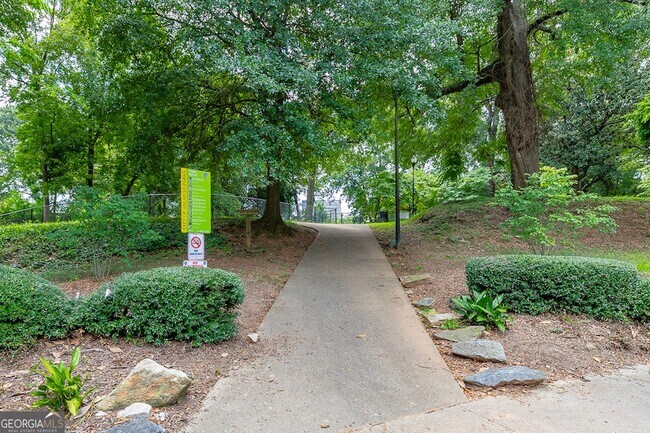 Building Photo - 33 Finch Trail NE