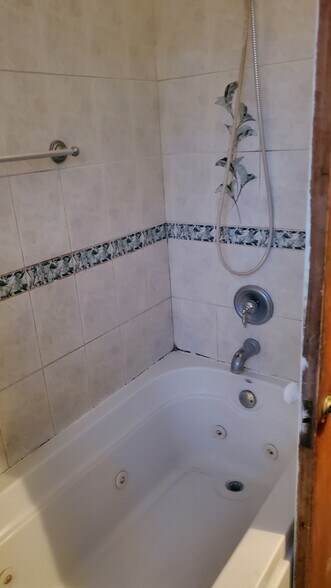 Bathroom - 8057 S Sangamon St