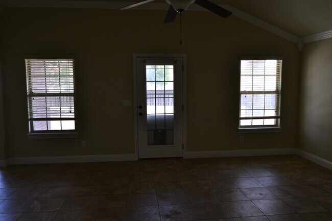 Building Photo - 1700 Been Rd