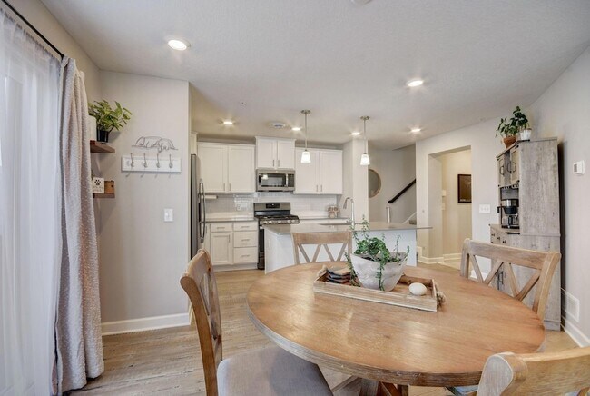 Building Photo - 1203 Lower 143rd St E