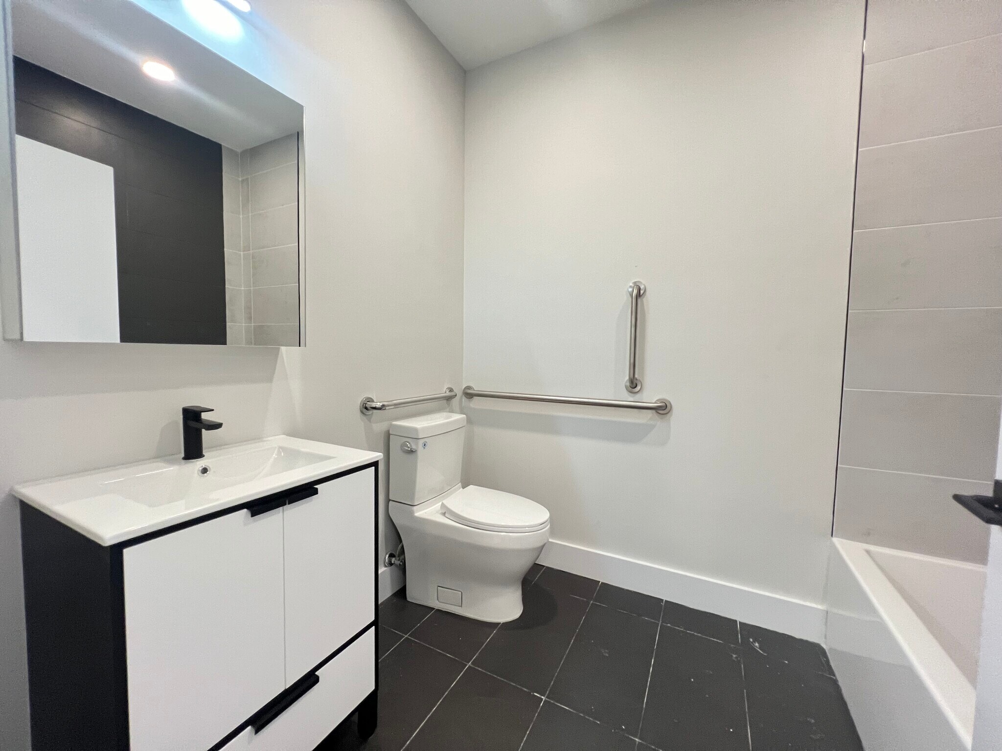 Unit 1B - 46 Van Reipen Ave