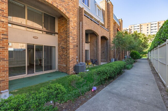 Building Photo - 2 BR/1.5 BA | 1,200 Sq. Ft. | One Block to Metro