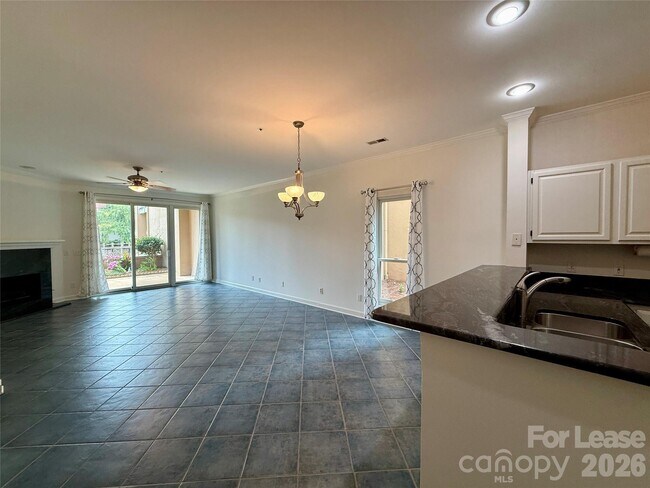 Building Photo - 18009 Kings Point Dr