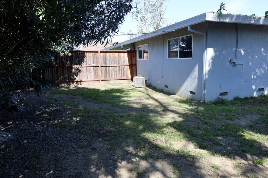 Building Photo - 1708 6th St