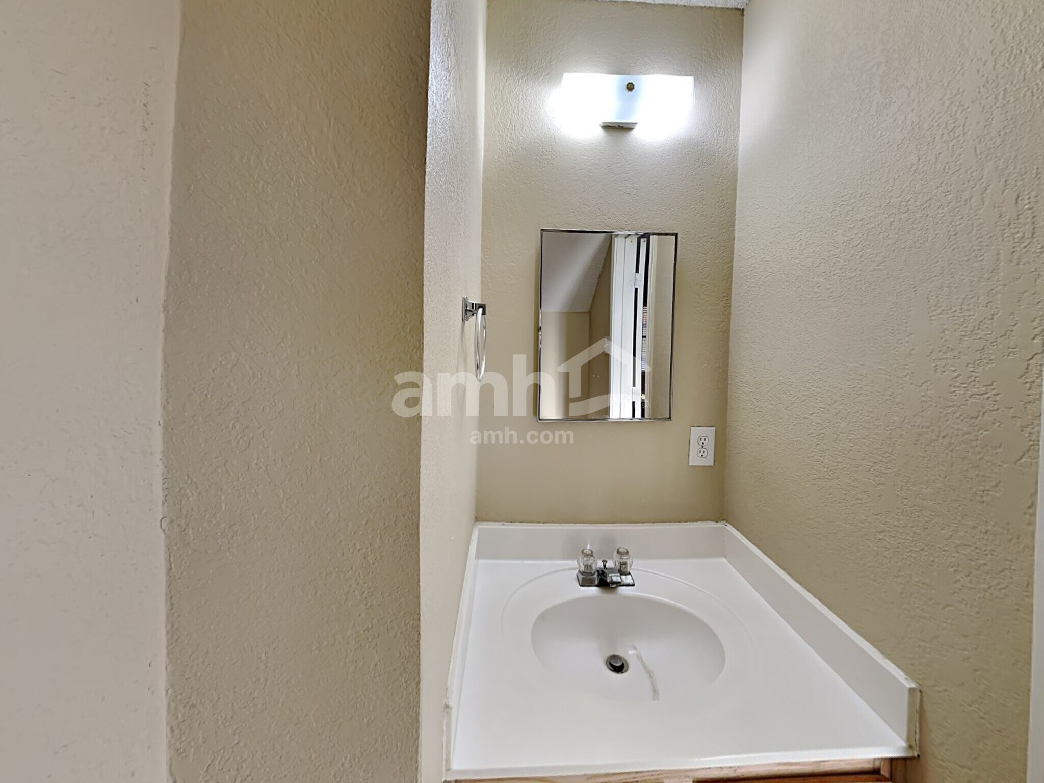 Building Photo - 316 Sunset Oak Dr