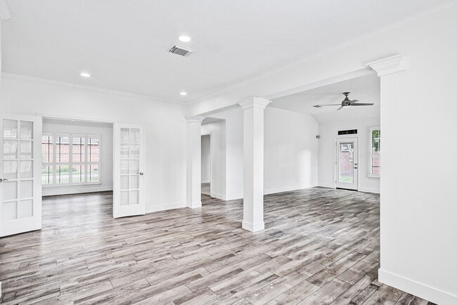 Building Photo - 14507 Sycamore Lake Rd