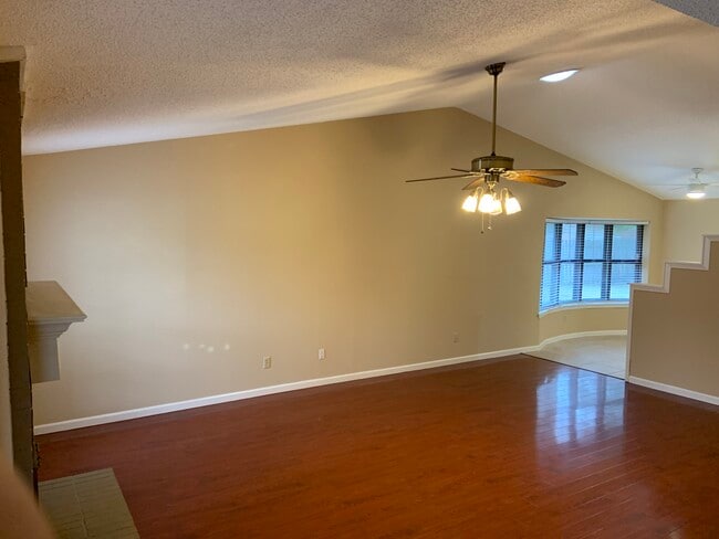 Building Photo - 2501 Majestic Dr