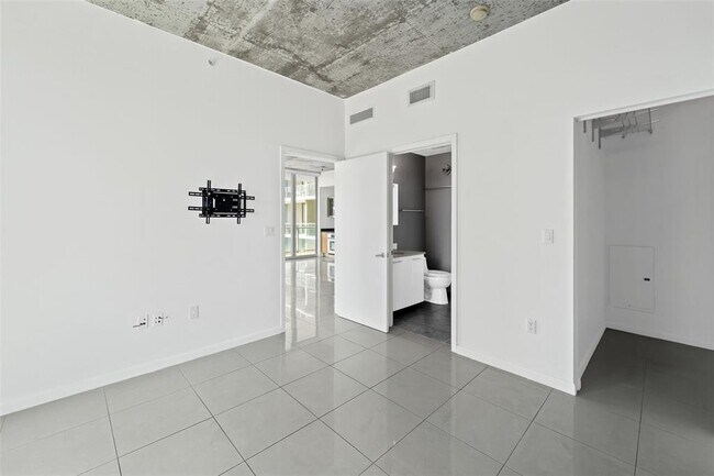 Building Photo - 3470 E Coast Ave