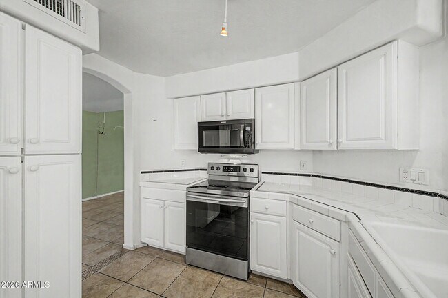 Building Photo - 13166 W Cypress St