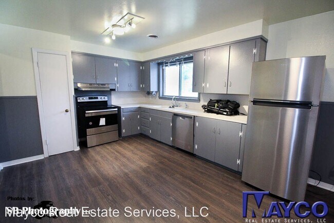 Building Photo - 3 br, 2 bath House - 9336 Pine Grove St.