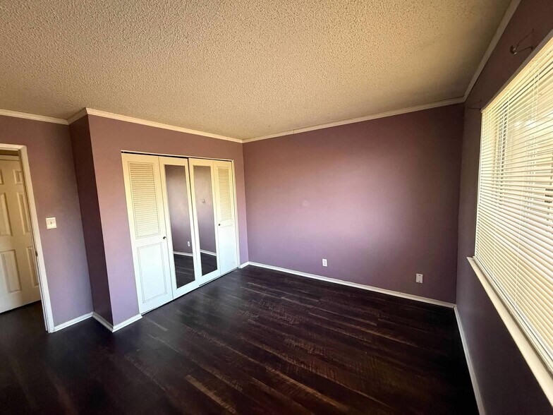 Building Photo - 2032 Benita Dr