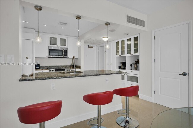Building Photo - 10275 Collins Ave