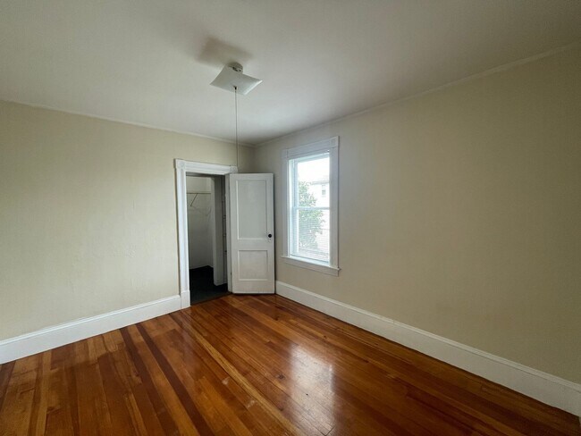 Building Photo - 68 Laval St