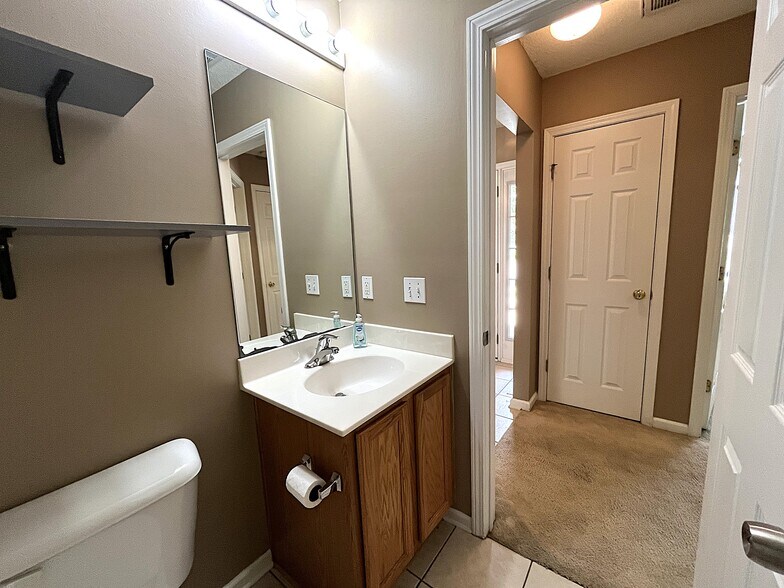 Building Photo - 485 Live Oak Walk