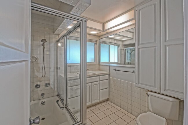 Building Photo - SPACIOUS, BRIGHT & AIRY, 3BR2BA HOME W/ GR...