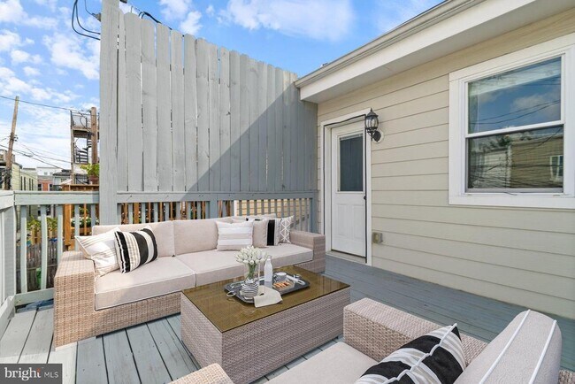 Building Photo - 1614 Clarkson St