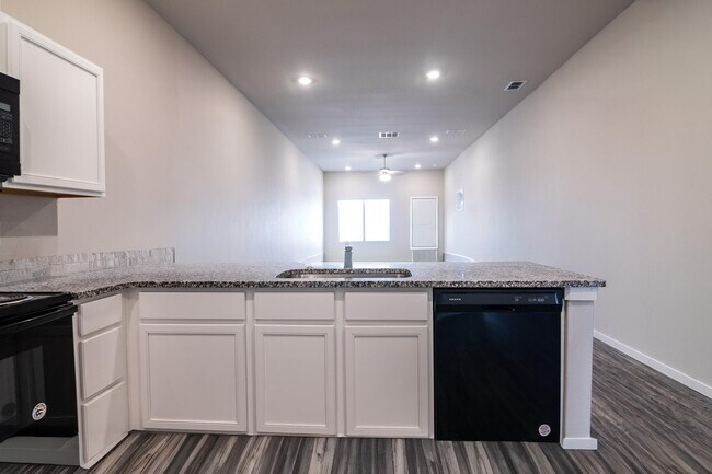 Building Photo - 2127 N Texas Ave