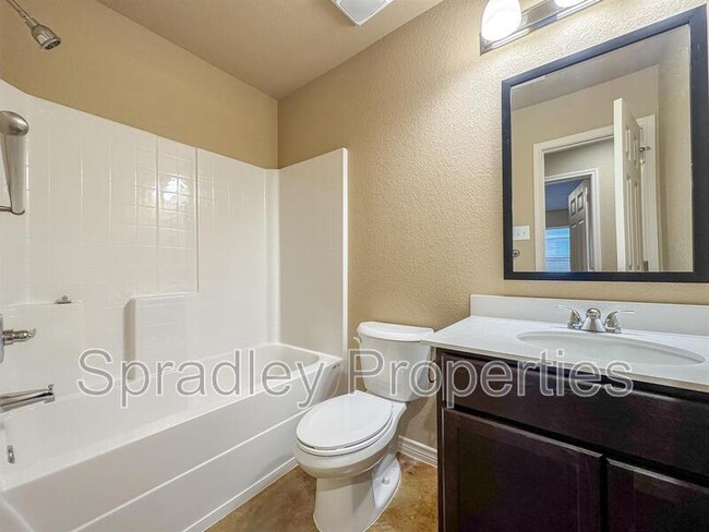 Building Photo - 1040B Edwards Dr