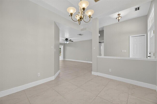 Building Photo - 172 Lake Shore Dr W