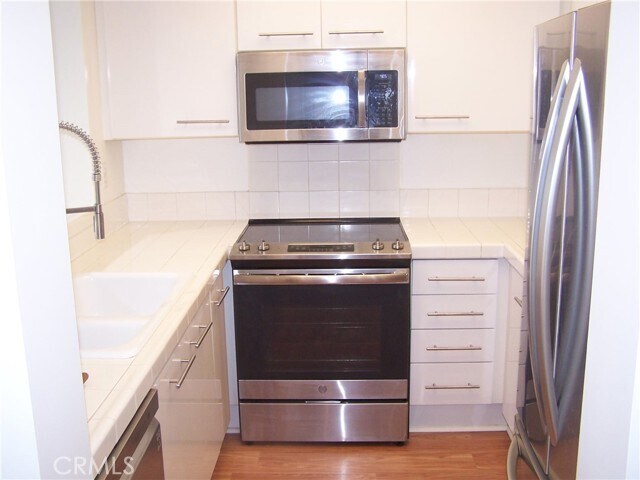 Building Photo - 525 E Seaside Way