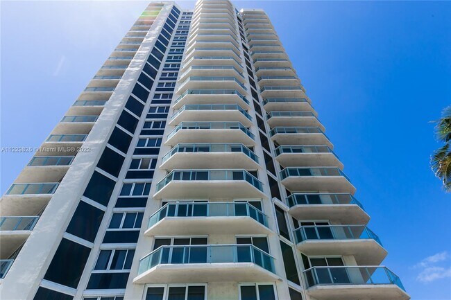 Building Photo - 7330 Ocean Terrace