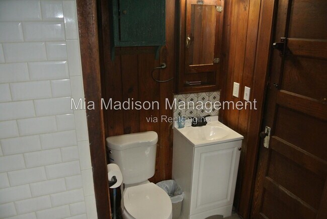 Building Photo - 1321 E 38th St