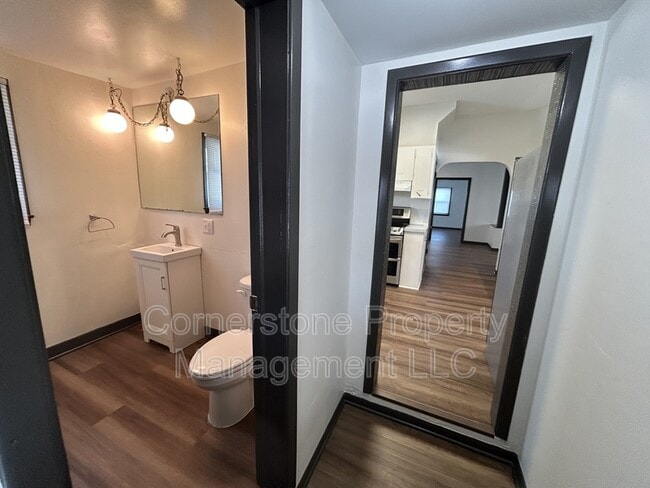 Building Photo - 1011 Cedar St