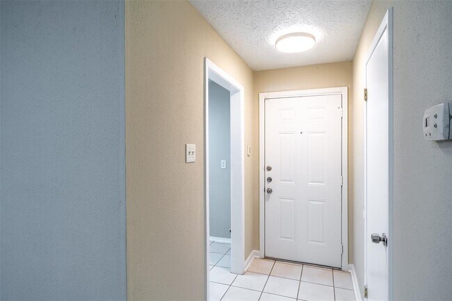 Building Photo - 1815 Ripple Creek Dr