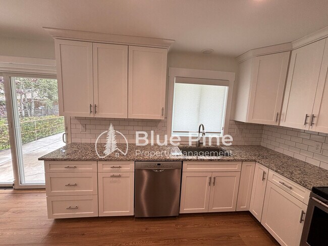 Building Photo - 351 Yale Ave