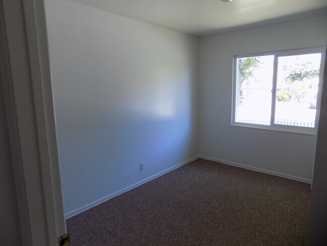 Building Photo - 131 Ramona Dr